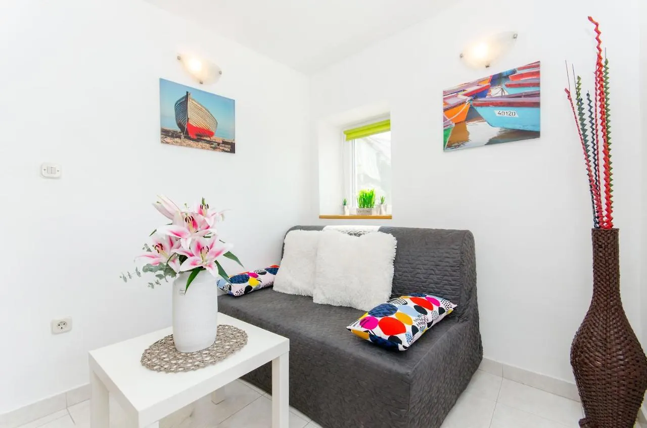 Stone Rose In Center Apartment Split